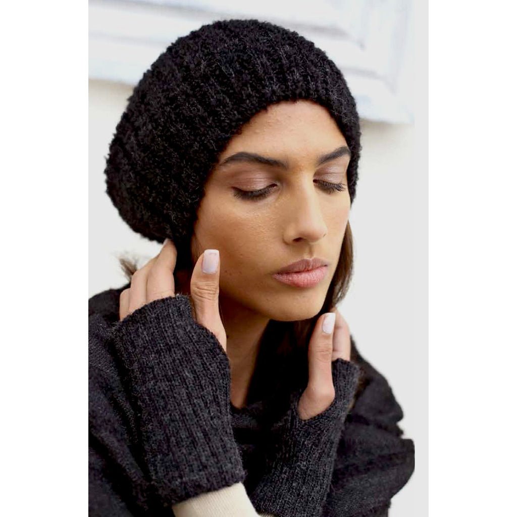 Black Loop Knit Alpaca Beanie - Cosas y Punto