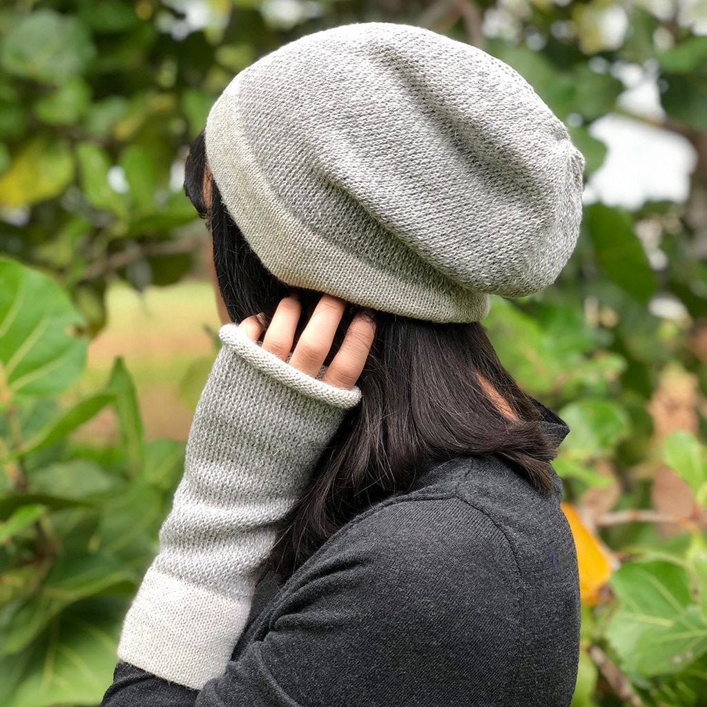 Gray Interwoven Alpaca Beanie - Cosas y Punto