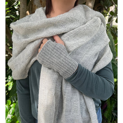 Gray Minimalist Alpaca Gloves - Cosas y Punto