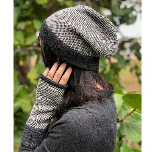 Midnight Interwoven Alpaca Beanie - Cosas y Punto