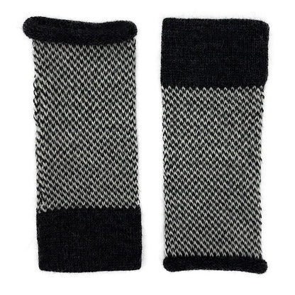 Midnight Interwoven Alpaca Gloves - Cosas y Punto