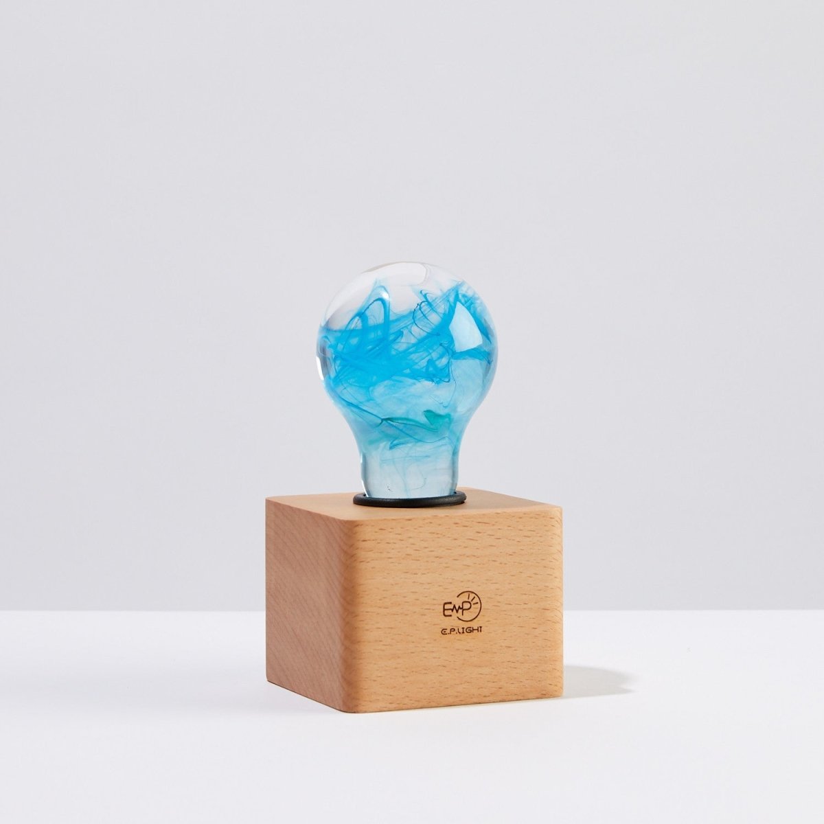 Resin LED Lightbulb - 4-Pack LED Lights - Alice, Tango, Youth and Memory - Cosas y Punto