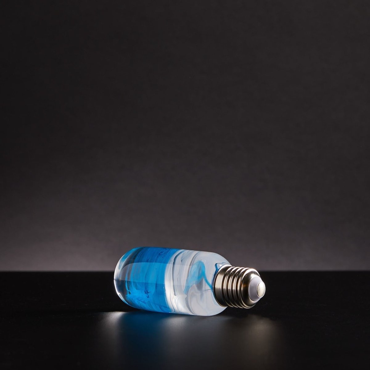 Resin LED Lightbulb - Blue - Cosas y Punto