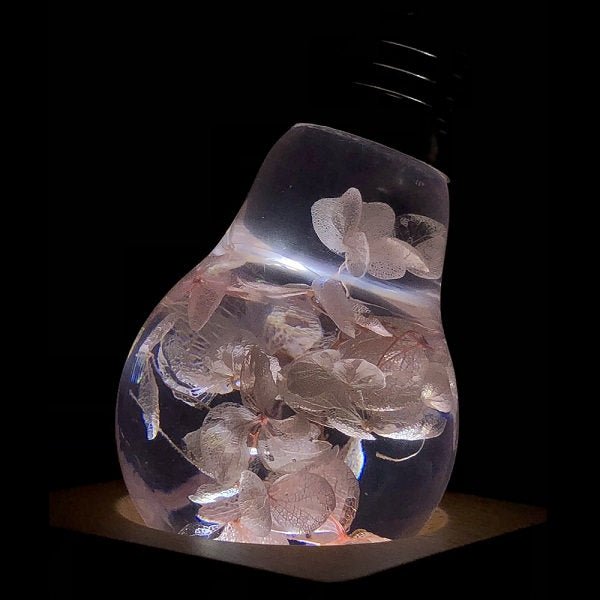 Resin LED Lightbulb - Pink Hydrangea - Cosas y Punto