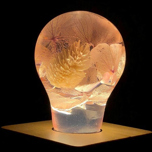 Resin LED Lightbulb - Pink Hydrangea - Cosas y Punto