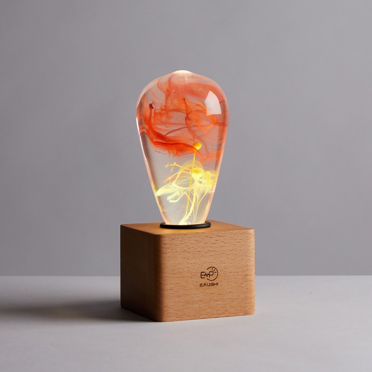 Resin LED Lightbulb - Solar Corona - Cosas y Punto