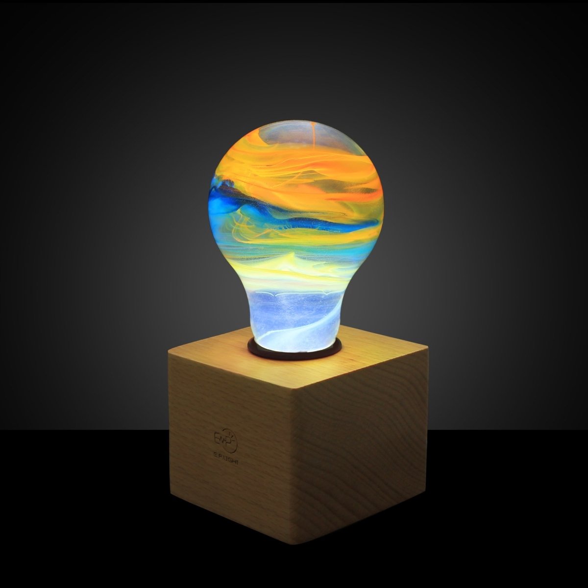 Resin LED Lightbulb - Solar System - Cosas y Punto
