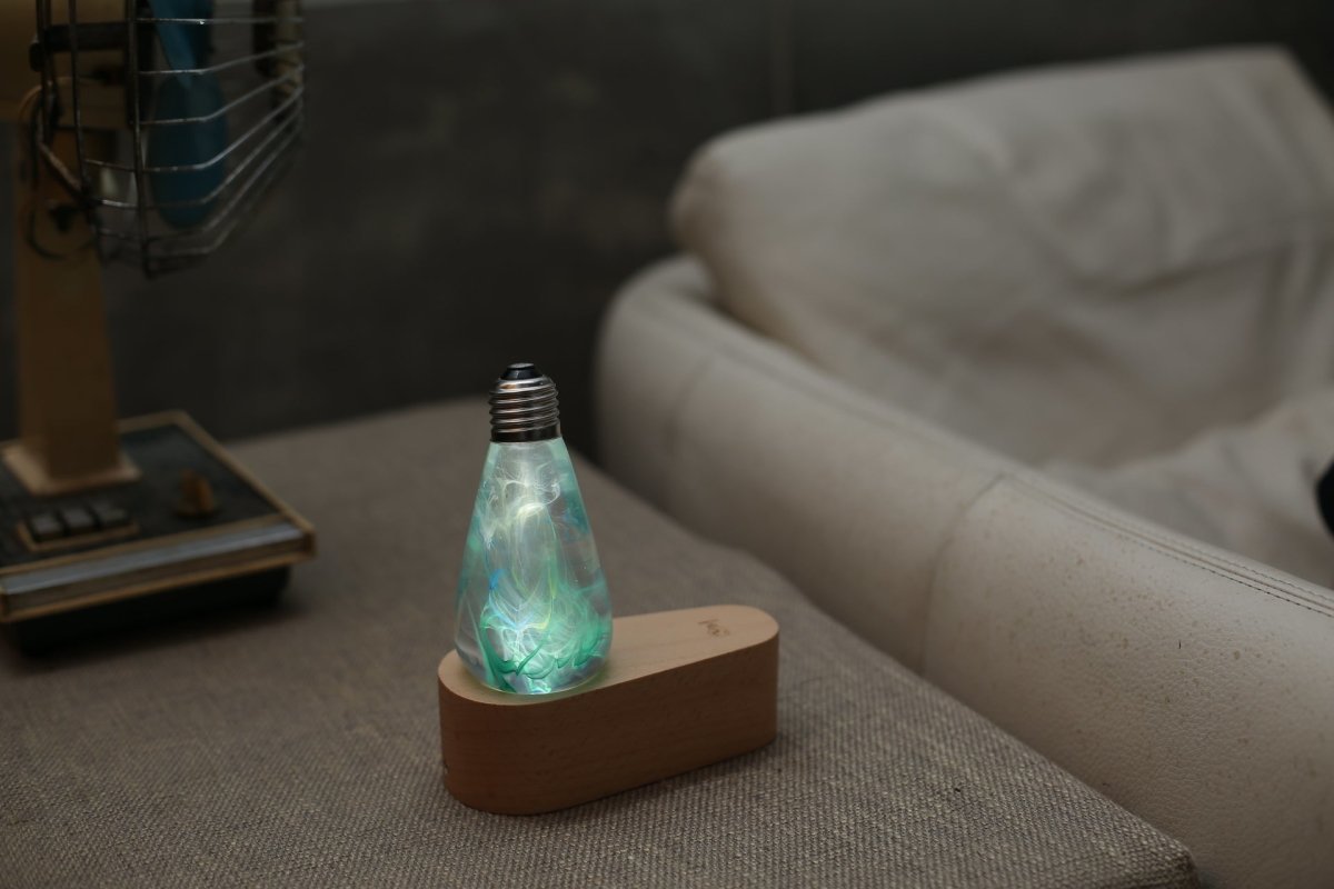 Resin LED Lightbulb - Spring - Cosas y Punto