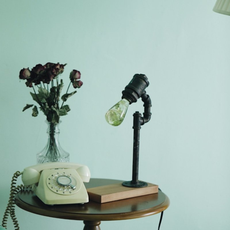 Resin LED Lightbulb - White Hydrangea - Cosas y Punto