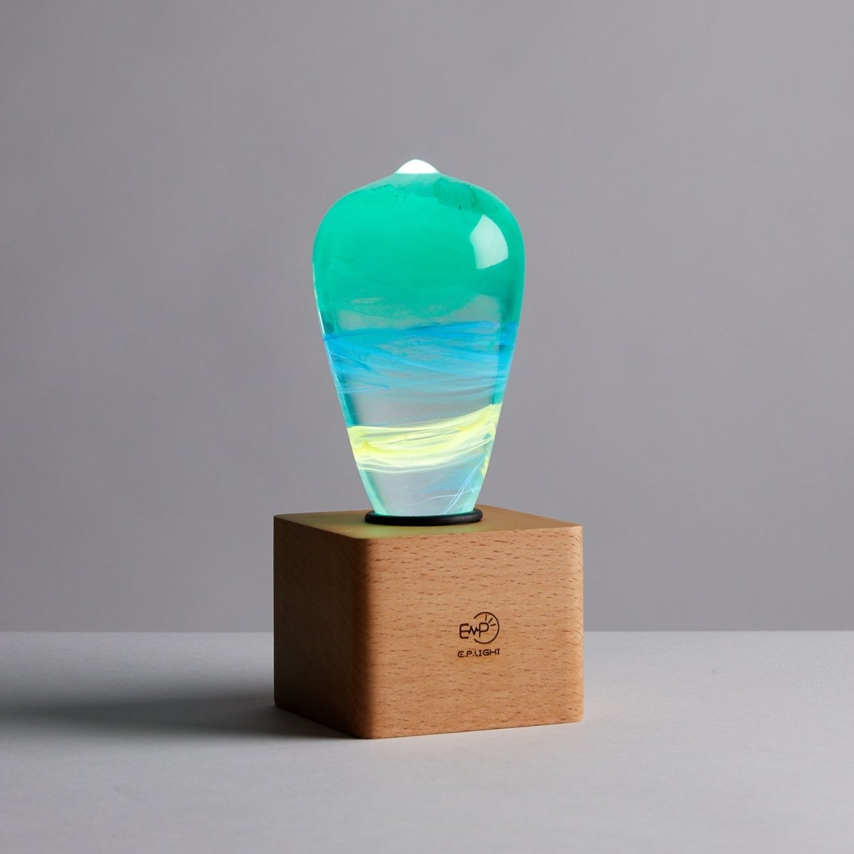 Table Lamp with Resin LED Lightbulb - Alice - Cosas y Punto